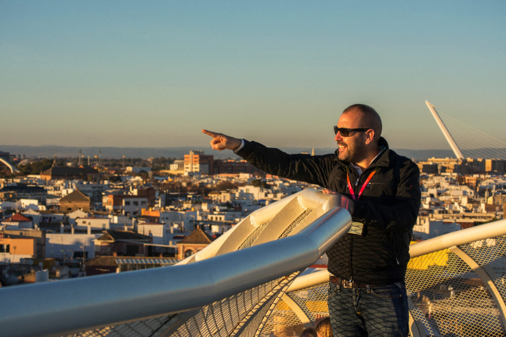 SEVILLA DE LA MANO DE UN SEVILLANO