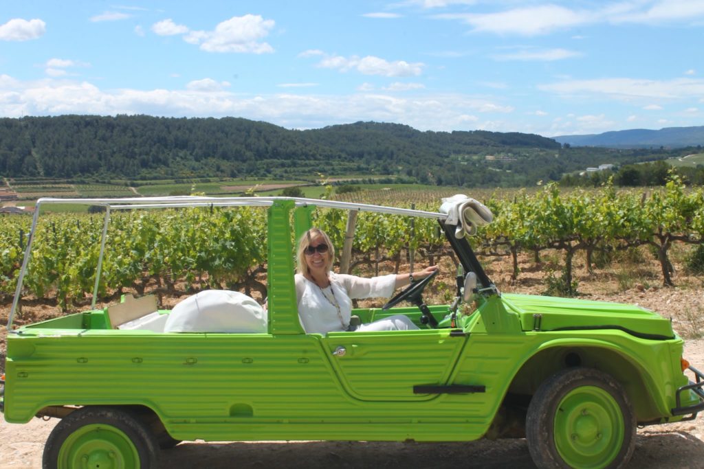 PENEDÉS ENTRE VINO Y GASTRONOMÍA CON COCHES VINTAGE